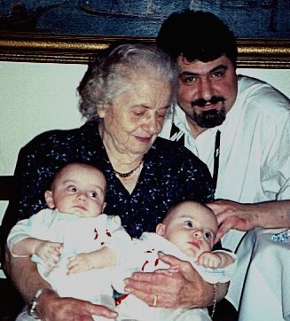 dean-yiayia-twins.jpg (34898 bytes)