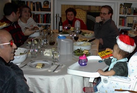 dinner-xmas.jpg (33794 bytes)